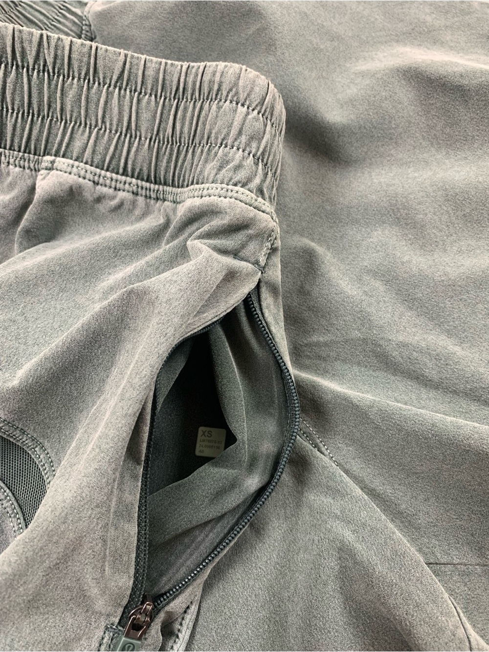 Lululemon Pace Breaker linerless short 5” inseam green size XS - Picture 3 of 3